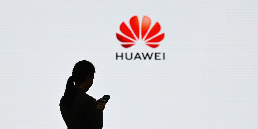 Người dùng Huawei toàn cầu lo lắng khi Google rút giấy phép Android