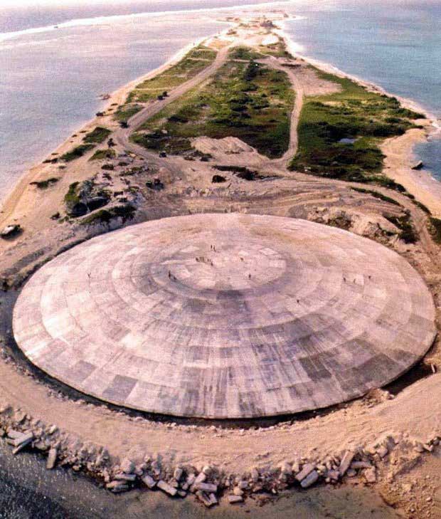 Quan tài hạt nhân là nơi chôn kín các chất thải phóng xạ sau các vụ thử bom nguyên tử.