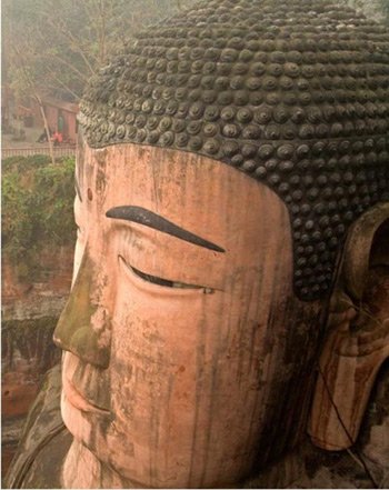 Kiến trúc độc đáo của tượng Phật làm bằng đá lớn nhất thế giới