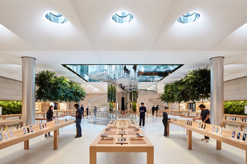 Bên trong Apple Store Fifth Avenue huyền thoại ngày mở cửa trở lại
