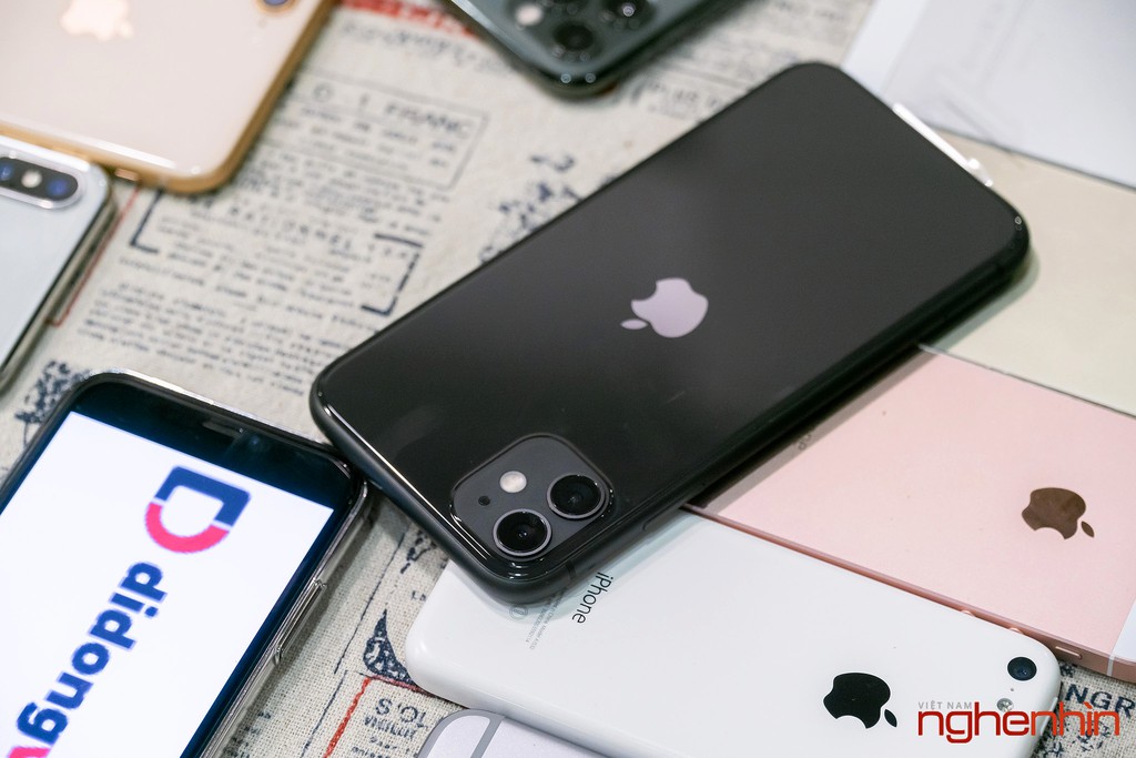 iPhone 11 Pro Max tụ hội cùng các đời trước tại Việt Nam, có bản đặc biệt 2 sim ảnh 13