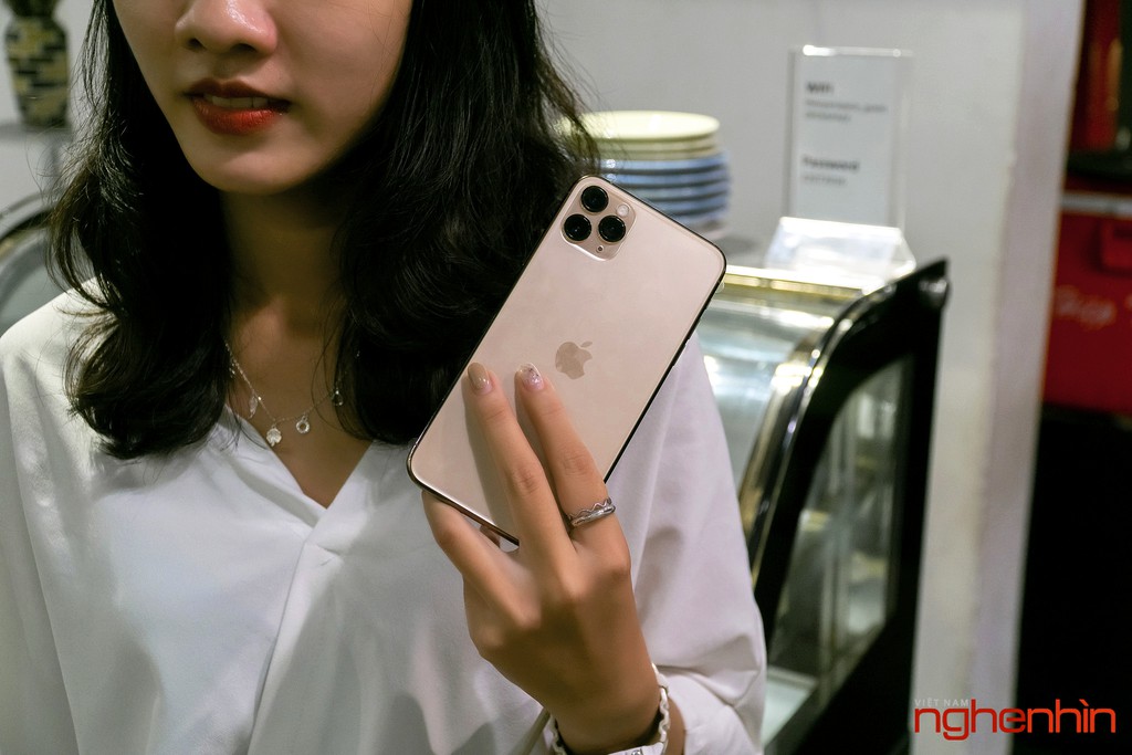 iPhone 11 Pro Max tụ hội cùng các đời trước tại Việt Nam, có bản đặc biệt 2 sim ảnh 15