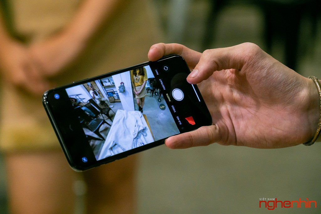 iPhone 11 Pro Max tụ hội cùng các đời trước tại Việt Nam, có bản đặc biệt 2 sim ảnh 8