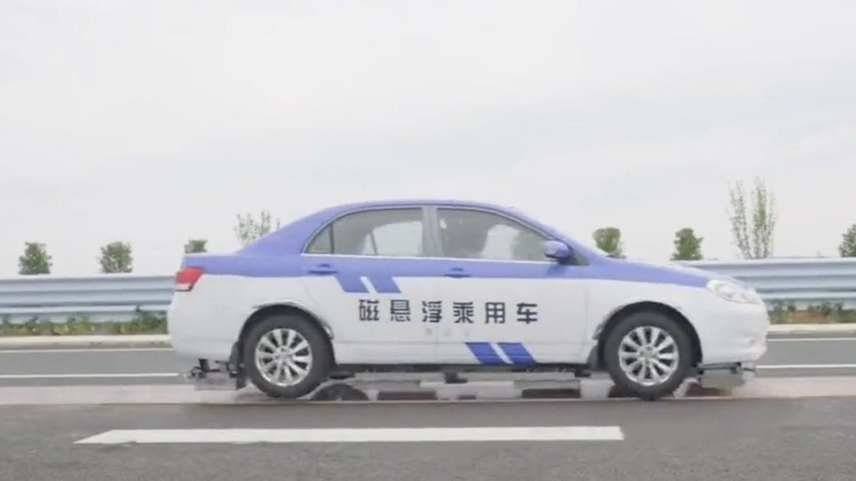 Trung Quốc đang thử nghiệm ‘ô tô nổi’ chạy bằng nam châm đạt tốc độ 230 km/h - Ảnh 1.