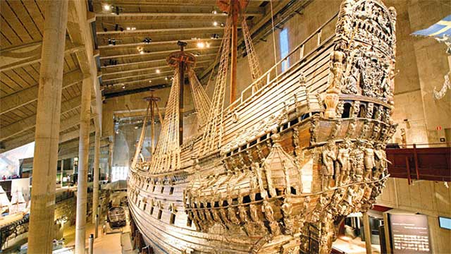 Xác tàu chiến Vasa nổi tiếng hiện được trưng bày tại Bảo tàng Vasa ở Stockholm.