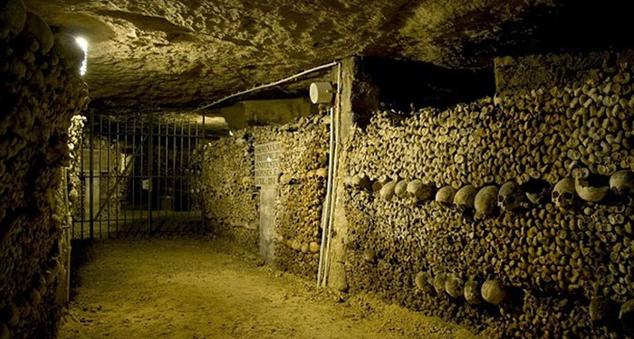 Bên dưới thủ đô Paris xinh đẹp của nước Pháp có một hầm mộ là nơi yên nghỉ của 6 triệu người.