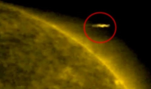 Tau SOHO cua NASA phat hien UFO khong lo bay ra tu Mat troi?