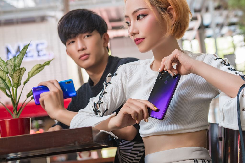 Realme 3 Pro lên kệ tại Việt Nam giá 6,5 triệu đồng ảnh 1