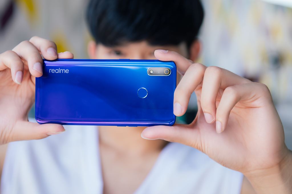 Realme 3 Pro lên kệ tại Việt Nam giá 6,5 triệu đồng ảnh 2