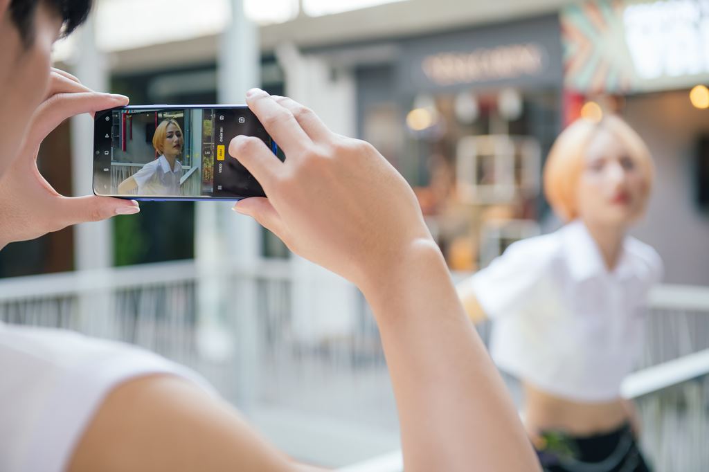 Realme 3 Pro lên kệ tại Việt Nam giá 6,5 triệu đồng ảnh 3