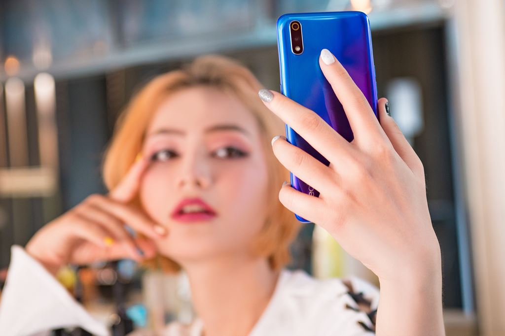 Realme 3 Pro lên kệ tại Việt Nam giá 6,5 triệu đồng ảnh 4