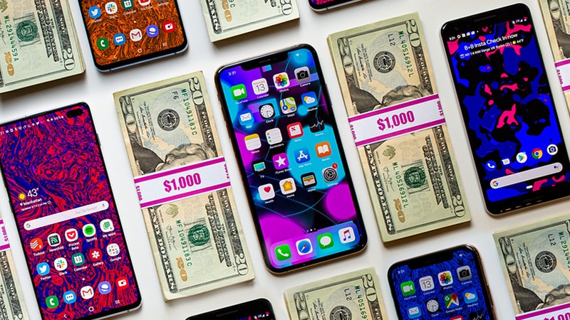 Smartphone gia nghin USD, Apple va cac hang Android ban the nao?