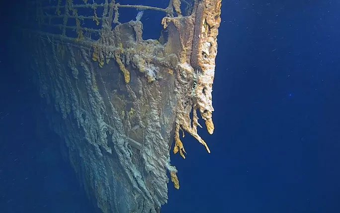 Ở độ sâu 4.000m dưới bề mặt Đại Tây Dương, muối và vi khuẩn đã ăn mòn các bộ phận của tàu Titanic.