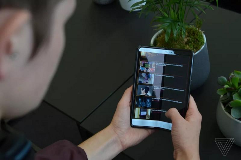 Galaxy Fold la chiec smartphone tot nhat nam 2019-Hinh-4