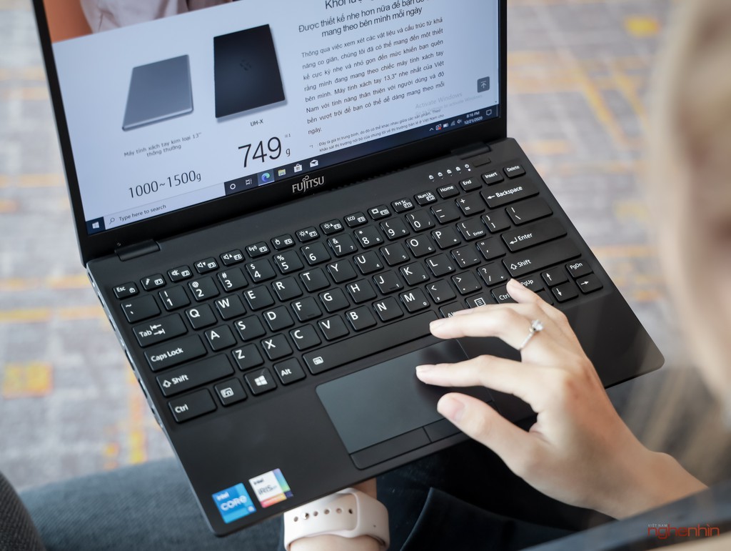 Laptop siêu mỏng nhẹ Fujitsu UH-X ra mắt tại Việt Nam giá từ 30 triệu ảnh 8