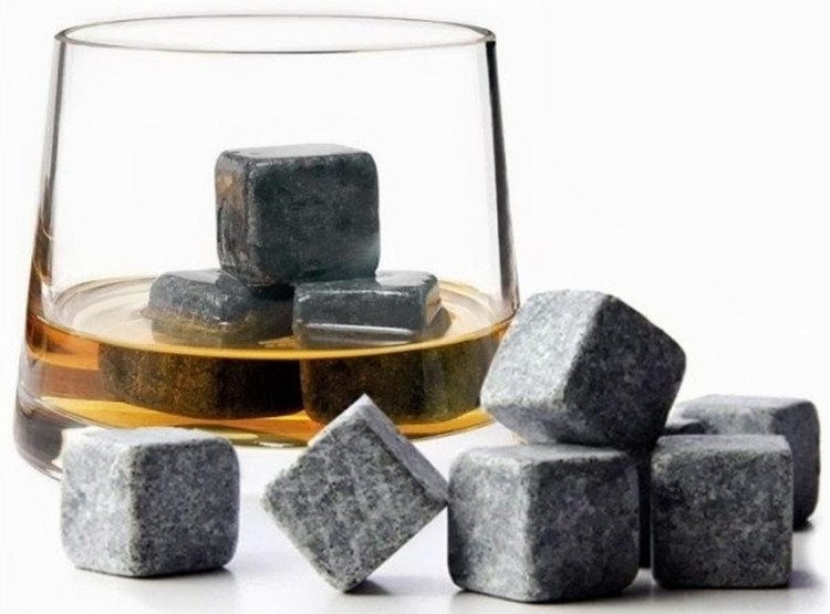 Loại đá này còn được gọi là Whisky Stones hoặc Scotch Rochs.