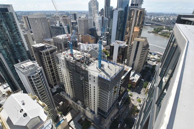 Hai tòa nhà đang được ghép nối tại Brisbane.