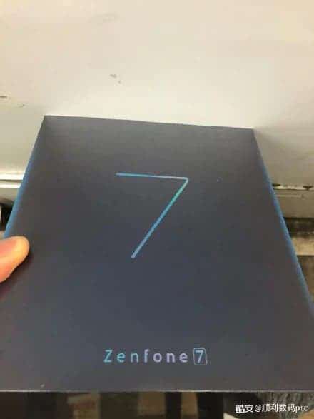 Zenfone 7 lộ ảnh thật: smartphone có camera selfie “đỉnh nhất” thế giới? ảnh 4