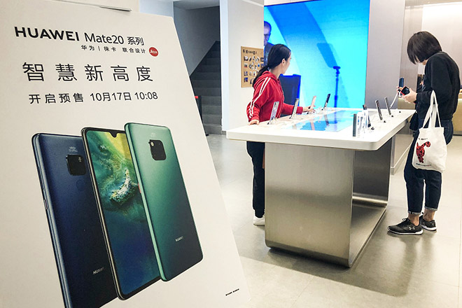 NÓNG: Người dùng điện thoại iPhone tại Trung Quốc có ít học vấn hơn Huawei