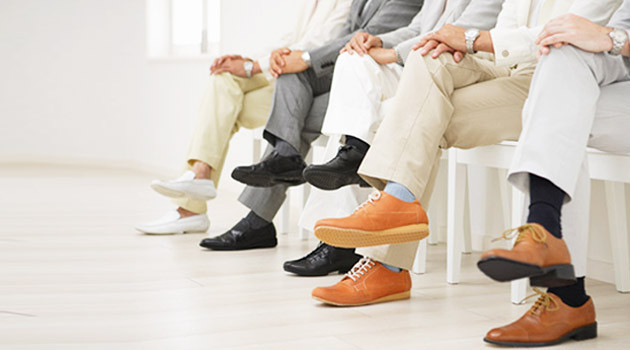 Ngồi bắt chéo chân có thể làm tăng huyết áp tạm thời.