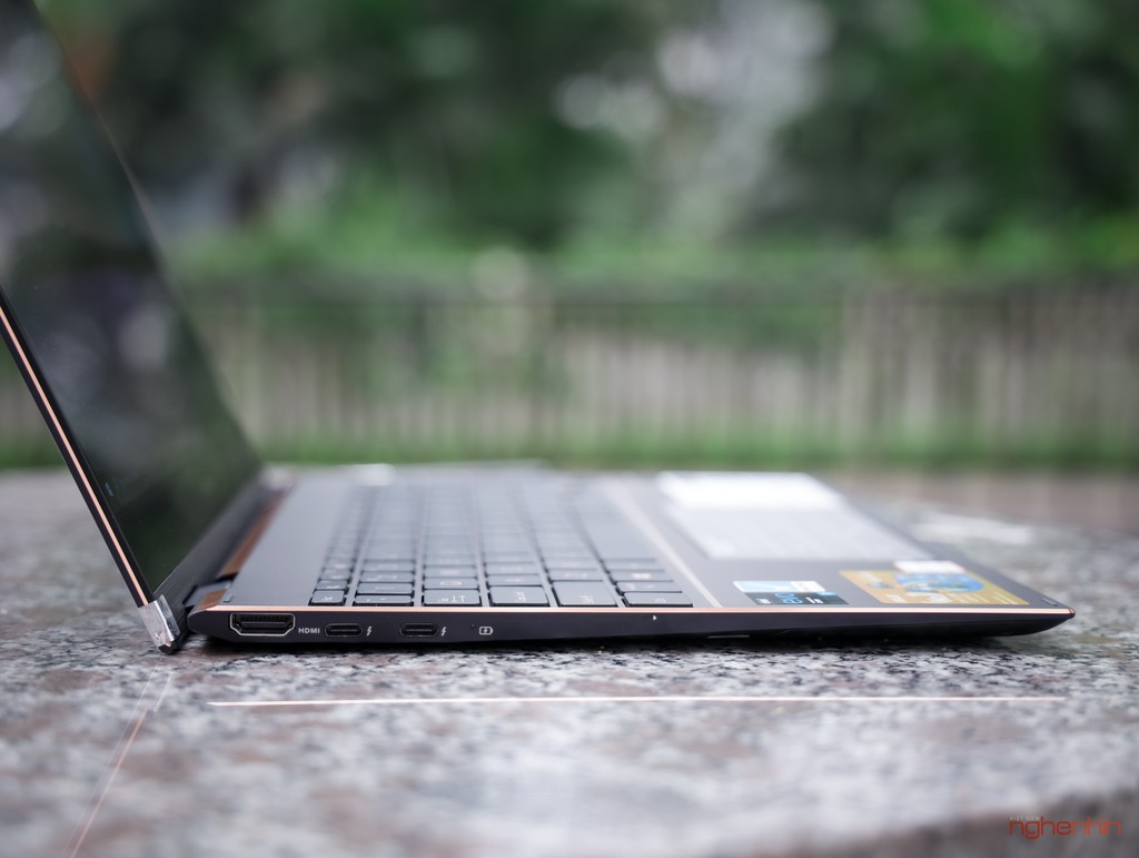 Trên tay Asus ZenBook Flip S : laptop 2 trong 1 cao cấp, mỏng nhất thế giới ảnh 4