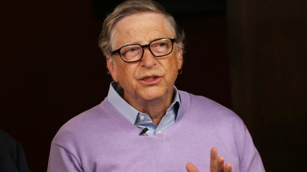 Bill Gates: Chúng ta cần làm gì để chặn đứng Covid-19 và tái mở cửa kinh tế?