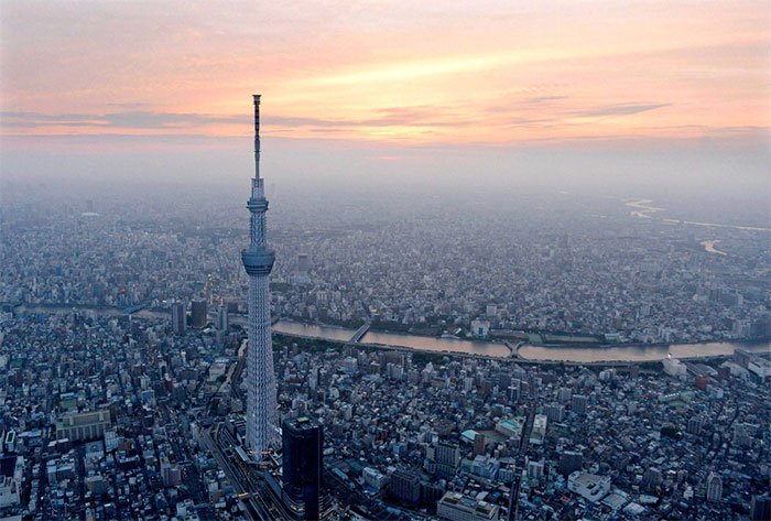 Thời gian trên đỉnh tháp Tokyo Skytree thực sự trôi nhanh hơn dưới mặt đất