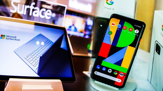 Cả Google và Microsoft đang cân nhắc chuyển nhà máy sản xuất điện thoại, laptop, tablet và các thiết bị thông minh từ Trung Quốc sang Việt Nam. Ảnh: Reuters. 