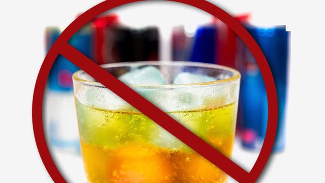 Việc pha rượu với nước tăng lực khiến người dùng kéo dài thời gian uống và dễ có nguy cơ ngộ độc.