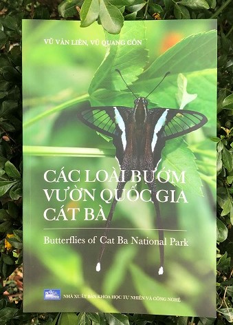 “Các loài bướm Vườn quốc gia Cát Bà” do Nxb Khoa học Tự nhiên và Công nghệ, ấn hành quý IV/2021, 104 trang, in màu toàn bộ. Ảnh: Vũ Văn Liên