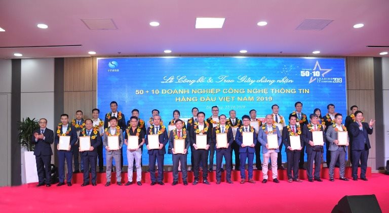 Rikkeisoft xuất sắc đạt danh hiệu doanh nghiệp CNTT hàng đầu Việt Nam năm 2019