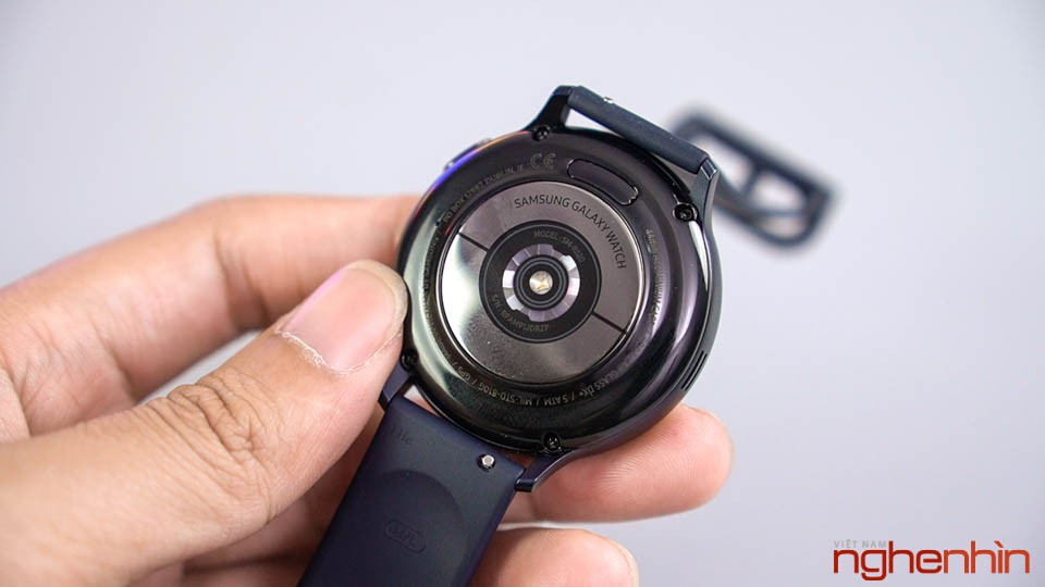 Trên tay Galaxy Watch Active 2 bản nhôm và thép 44mm tại Việt Nam ảnh 10