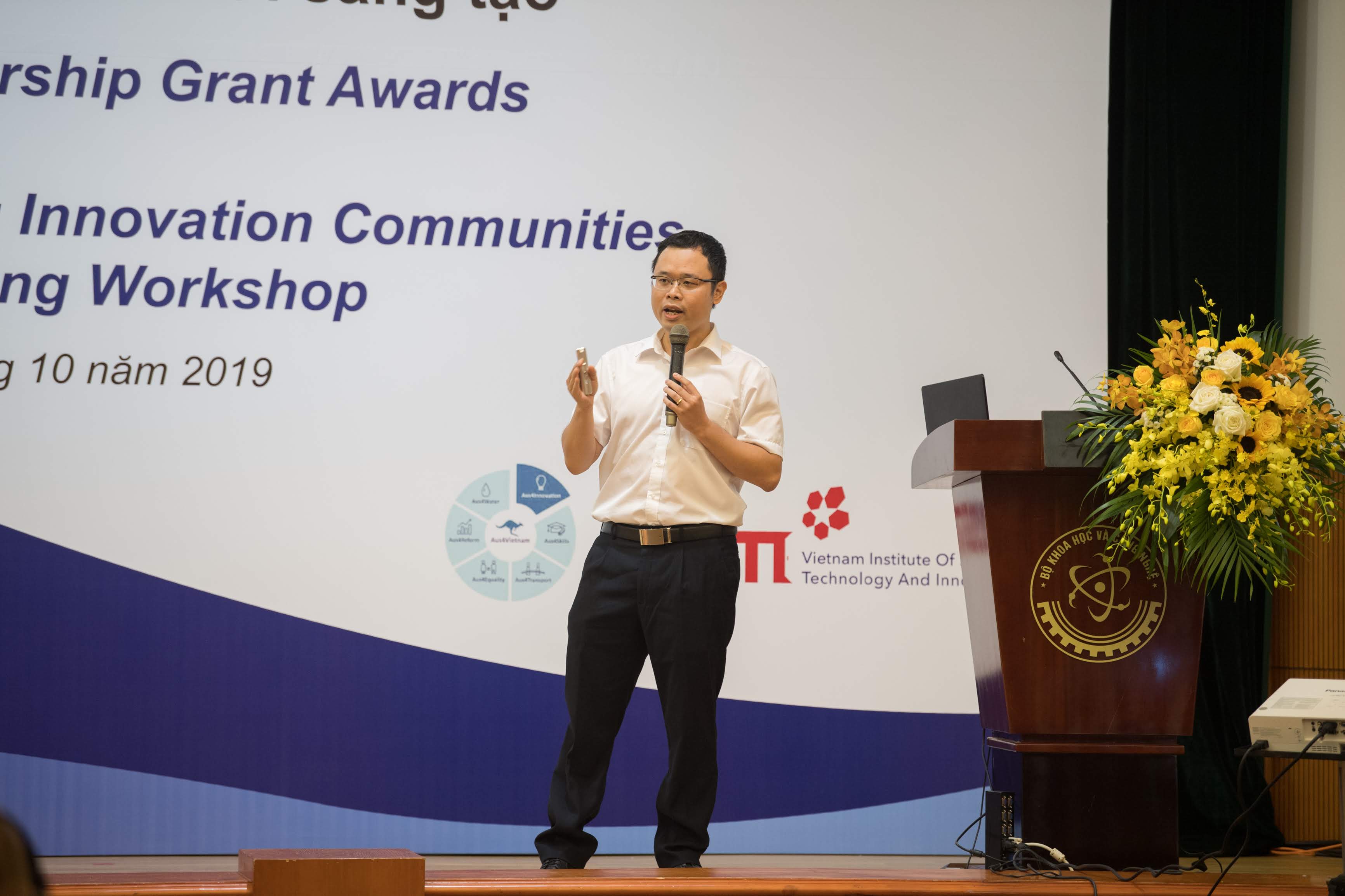 Ông Trần Vũ Tuấn Phan, Phó Giám đốc Trung tâm Dịch vụ KH&CN, thuộc Học viện Khoa học, Công nghệ và Đổi mới sáng tạo (VISTI), Bộ KH&CN, chia sẻ về mô hình Trung tâm Đổi mới sáng tạo. Ảnh: Bộ KH&CN