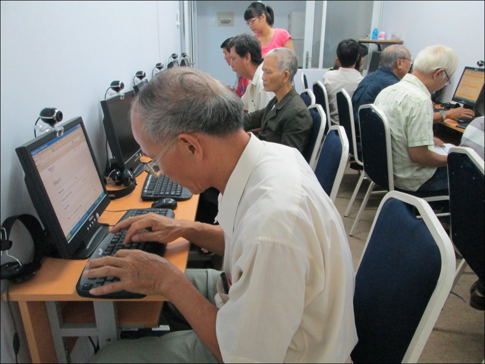 TP.HCM tổ chức dạy miễn phí cách dùng Internet cho người cao tuổi