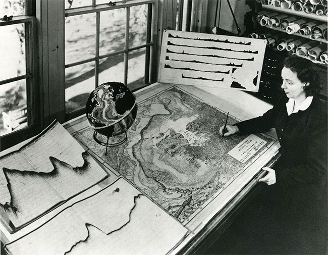 Marie Tharp và công trình vẽ bản đồ đáy biển Đại Tây Dương nổi tiếng