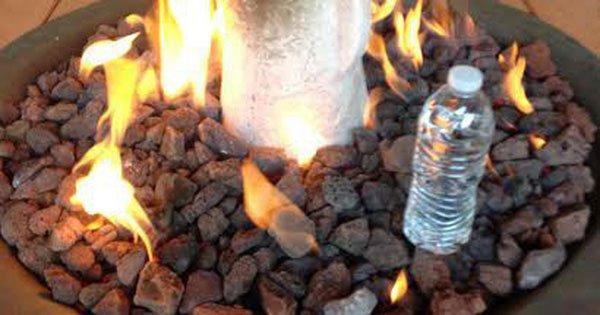 Ném chai nước vào lửa là vô ích.
