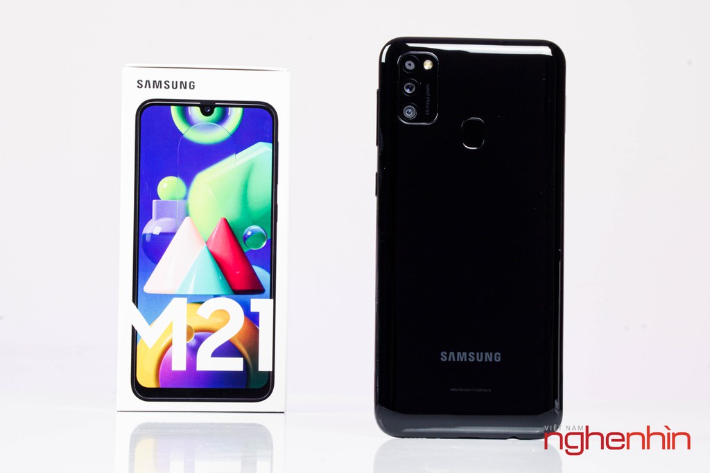 Khui hộp Samsung Galaxy M21, máy giá rẻ sở hữu pin 6000 mAh  ảnh 2