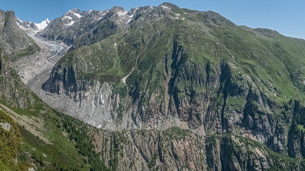 Các sông băng của Thụy Sĩ tan chảy một nửa lượng băng trong chưa đầy một thế kỷ - Ảnh 3.