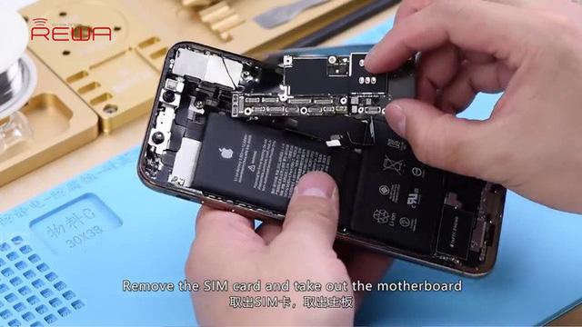 Kỹ thuật viên Trung Quốc độ thành công iPhone XS Max 1 SIM vật lý thành 2 SIM vật lý, nhưng xem xong có lẽ chẳng ai muốn làm theo - Ảnh 1.