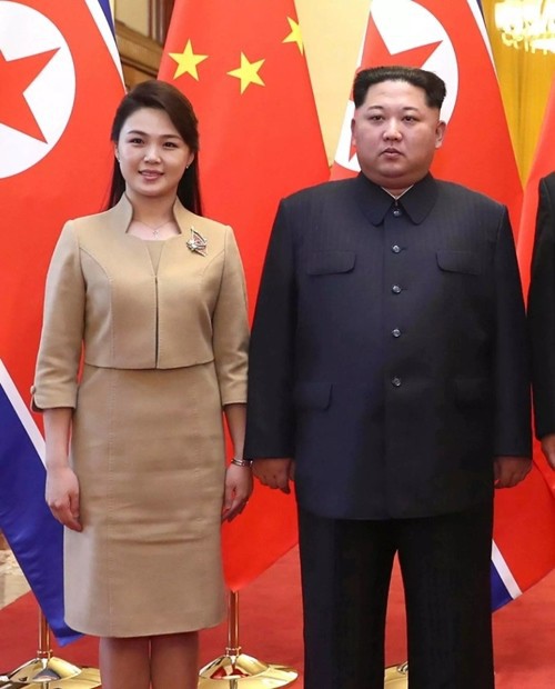 Nhan sắc yêu kiều của nữ ca sĩ là phu nhân ông Kim Jong Un, biểu tượng thời trang Triều Tiên - Ảnh 1.