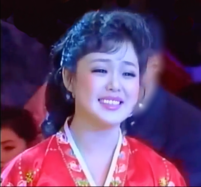 Nhan sắc yêu kiều của nữ ca sĩ là phu nhân ông Kim Jong Un, biểu tượng thời trang Triều Tiên - Ảnh 6.