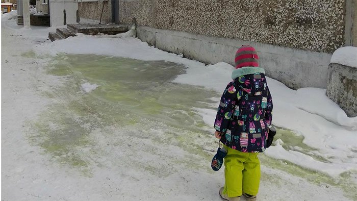 Tuyết xanh độc hại ở thành phố Pervouralsk.