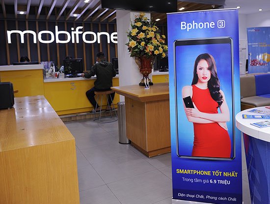 Lần đầu tiên tại Việt Nam thuê bao di động có thể sở hữu smartphone chỉ với 1.000 đồng | Thuê bao MobiFone có cơ hội sở hữu smartphone Bphone 3 chỉ với 1.000 đồng | MobiFone trợ giá mua smartphone Bphone 3