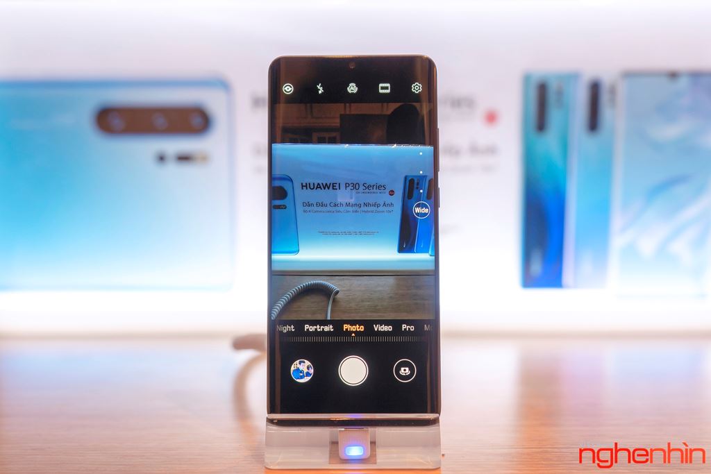 Trên tay Huawei P30 Pro đầu tiên tại Việt Nam: bóng bẩy nhưng điểm nhấn là camera   ảnh 3