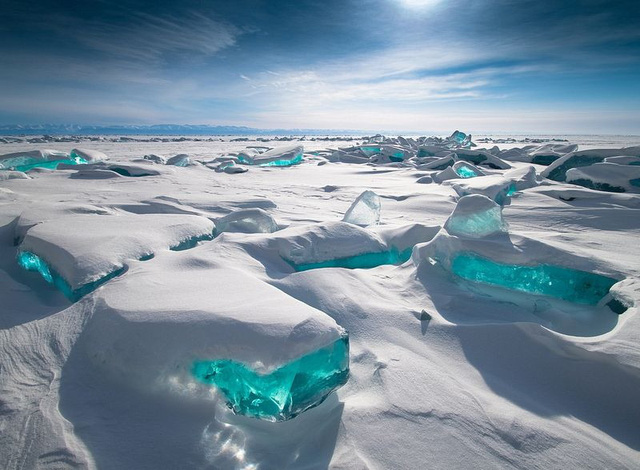 Hiện tượng kỳ lạ: Sóng đóng băng, vỡ tan như kính trên hồ nước ngọt lớn nhất thế giới - Ảnh 13.