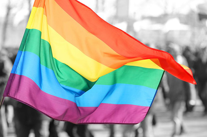 Tinder ra mắt tính năng mới giúp bảo vệ người dùng LGBTQ+ tại các quốc gia “kỳ thị” người đồng tính.
