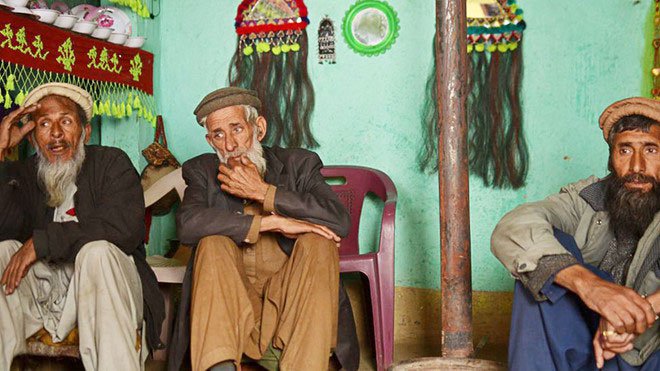 3 ông lão ở thung lũng Bishigram, những người cuối cùng biết tiếng Badeshi.