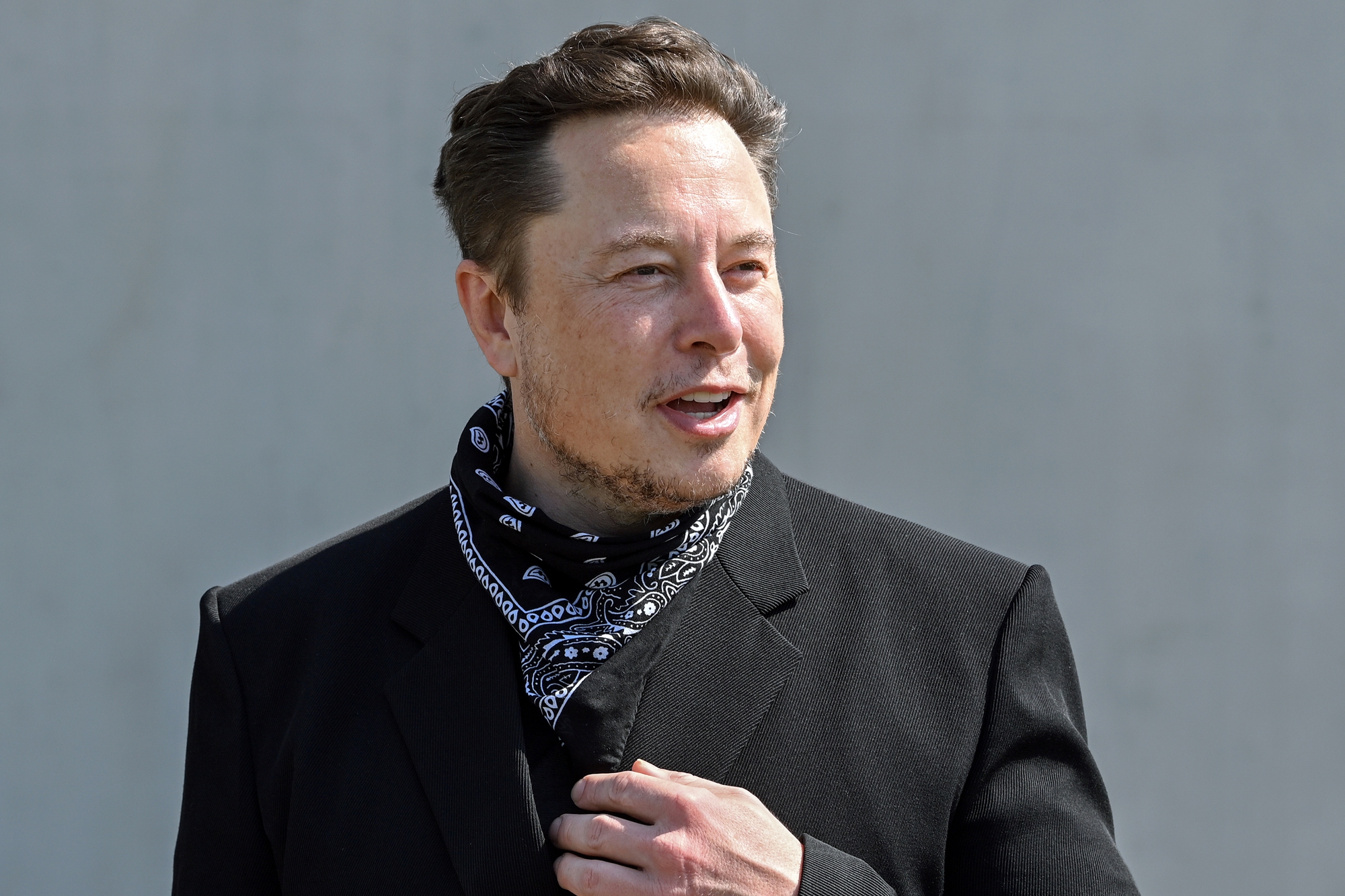Chân dung quản gia bí ẩn đứng sau Elon Musk: Người quản lý phần lớn tiền của tỷ phú Tesla, lặng lẽ đứng sau ánh hào quang của truyền thông - Ảnh 3.