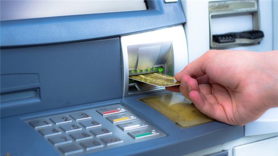 Cách khóa thẻ ATM bằng tin nhắn và ứng dụng