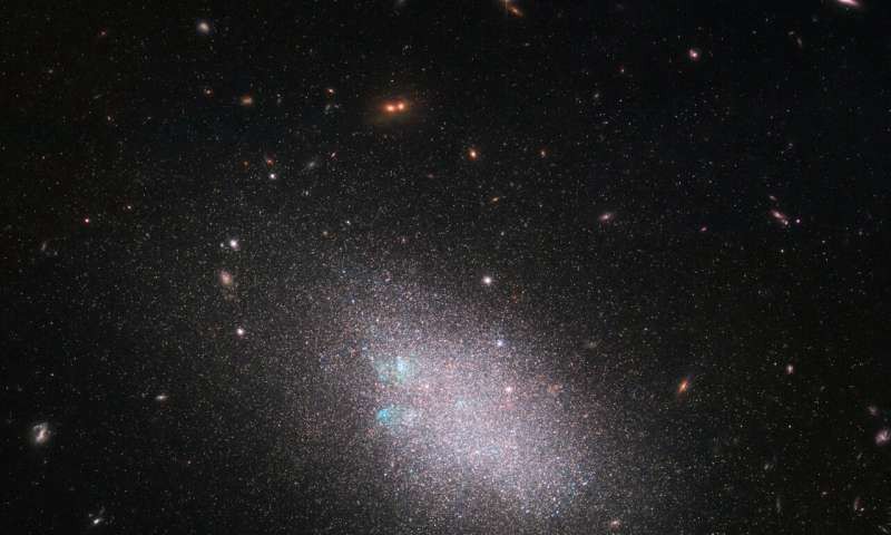 Bóc mẽ thiên hà lùn kỳ quái có tên UGC 685